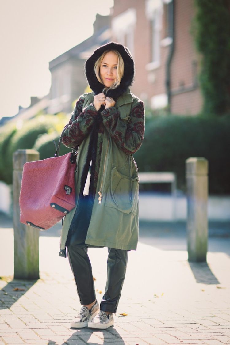Zelená parka s pekným vzorom a podšívkou dámska-parka-zimná-módna-kombinácia-zelená-ružová-vzor