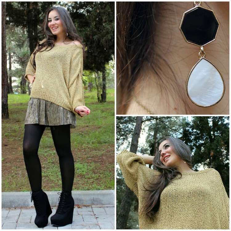 sveter zlatej farby, minisukňa a čierne pančuchové nohavice Dámsky sveter - jesenný outfit - minisukňa - čierne pančušky - topánky na platforme