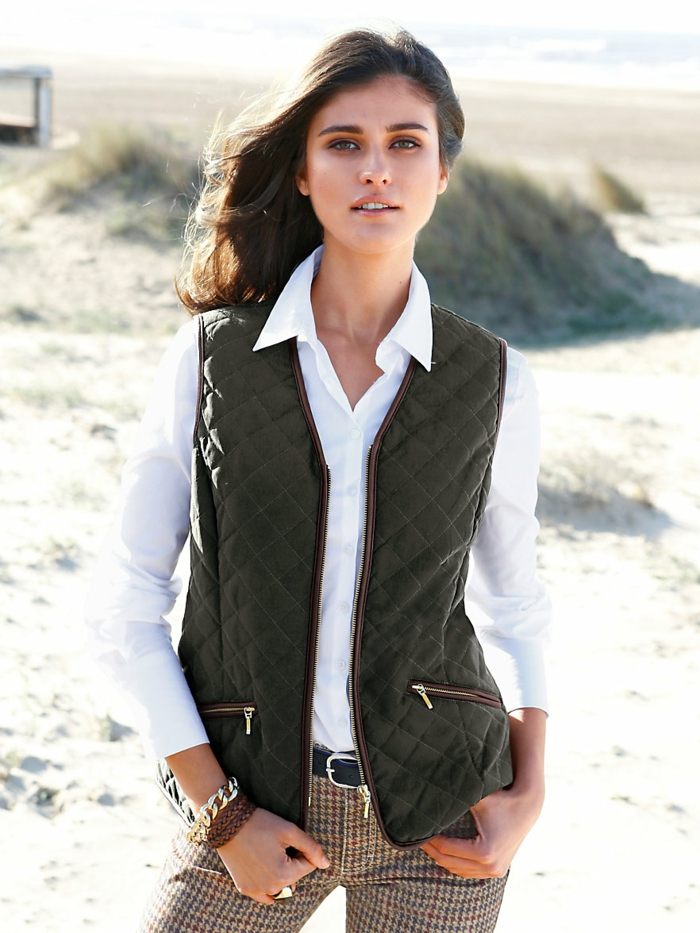 klasický model prešívanej vesty s károvanými nohavicami Kockované nohavice-prešívaná vesta-olivovo-zelená