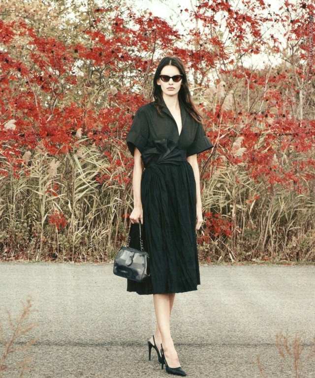 čierne šaty s kabelkou, kolekcia jeseň 2014 Bottega-Veneta-kabelka-čierna-dlhý kabát