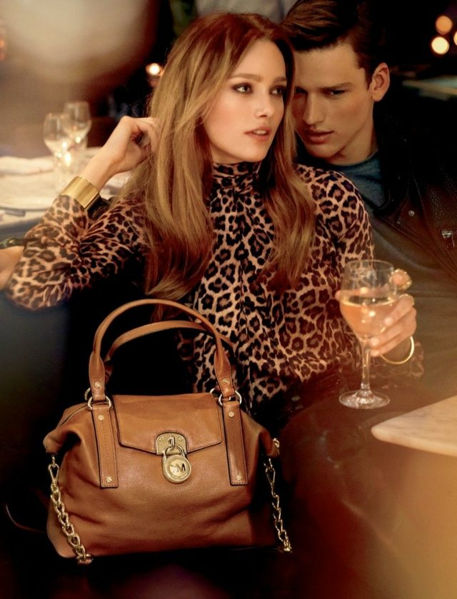 Dámske tašky na jeseň 2014 pláštenka s leopardím vzorom Michael-Kors-kabelka-kolekcia-2014-15