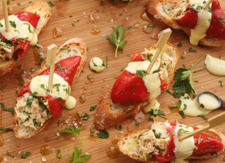 parník-recepty-štartér-výdatná-bageta-špicatá paprika-červená-plnená-ryža-tuniaková omáčka-jednohubky