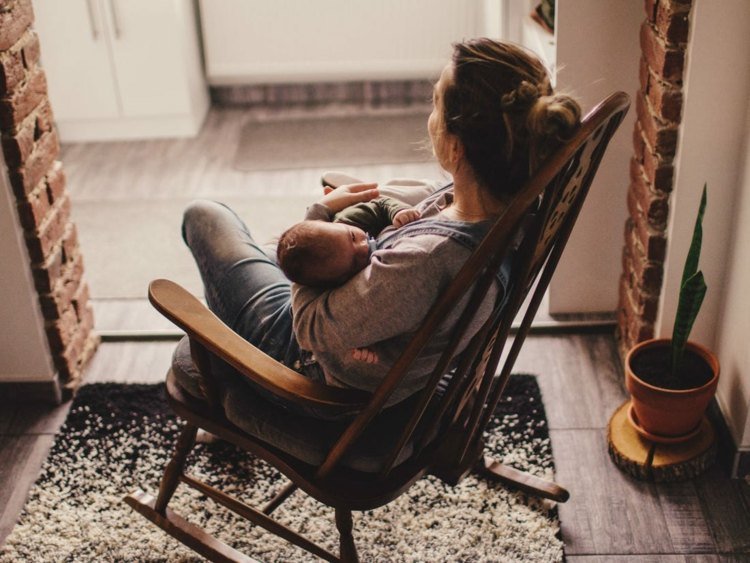 Namiesto plaču dieťaťa by ho malo utešiť