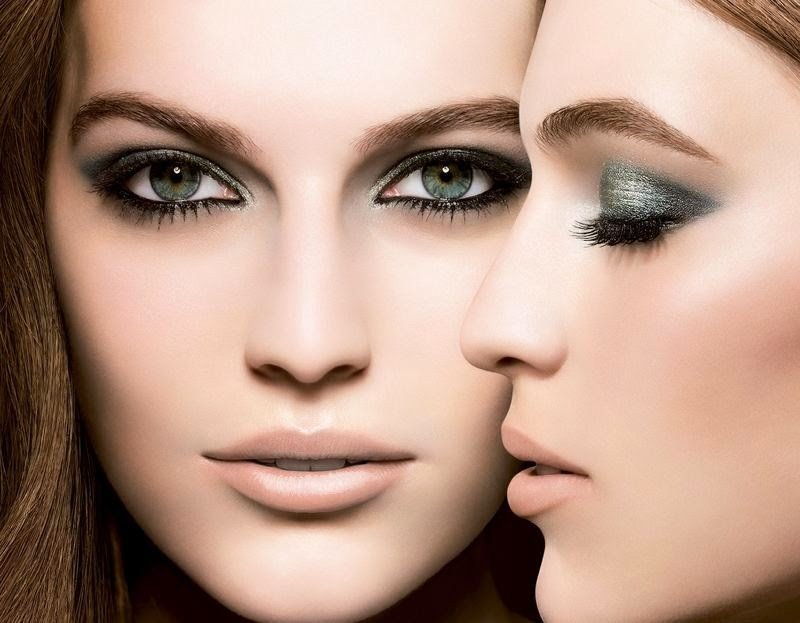 Ženské a krásne - šedozelené očné tiene od Chanel Naneste modré oči-make-up-zeleno-šedé-očné tiene