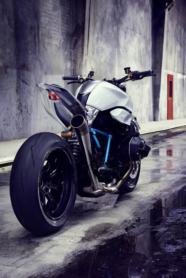 Výfukový systém s prívodmi vzduchu z hliníka ergonomický-zadný-bok-bmw-roadster