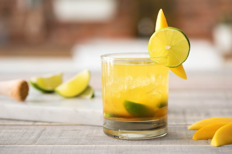 Mango Caipirinha Recept Jednoducho brazílsky rum Cachata letné koktaily