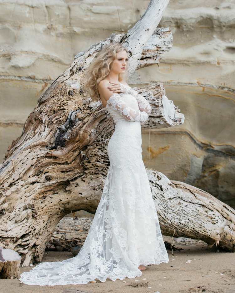 Plážové svadobné šaty s čipkou a vzdušnou tkaninou