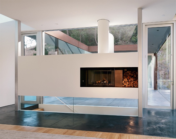 praktické riešenie dizajnu premosťuje vnútorný krb vily moderný minimalistický dizajn interiéru