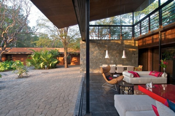 moderný-nábytok-prírodný-kameň-prvky-exteriér