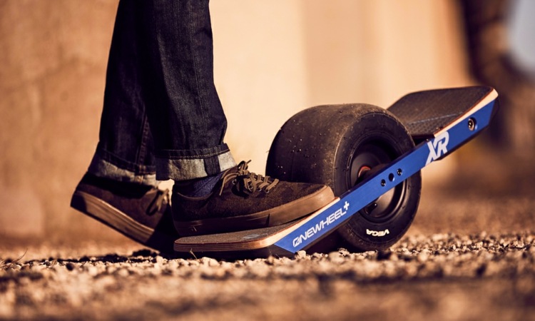 onewheel xr samotný elektrický skateboard vyvažuje