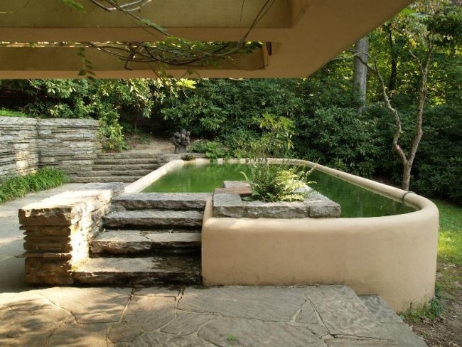 vodná nádrž záhrada padajúca voda dom od Frank Lloyd Wright