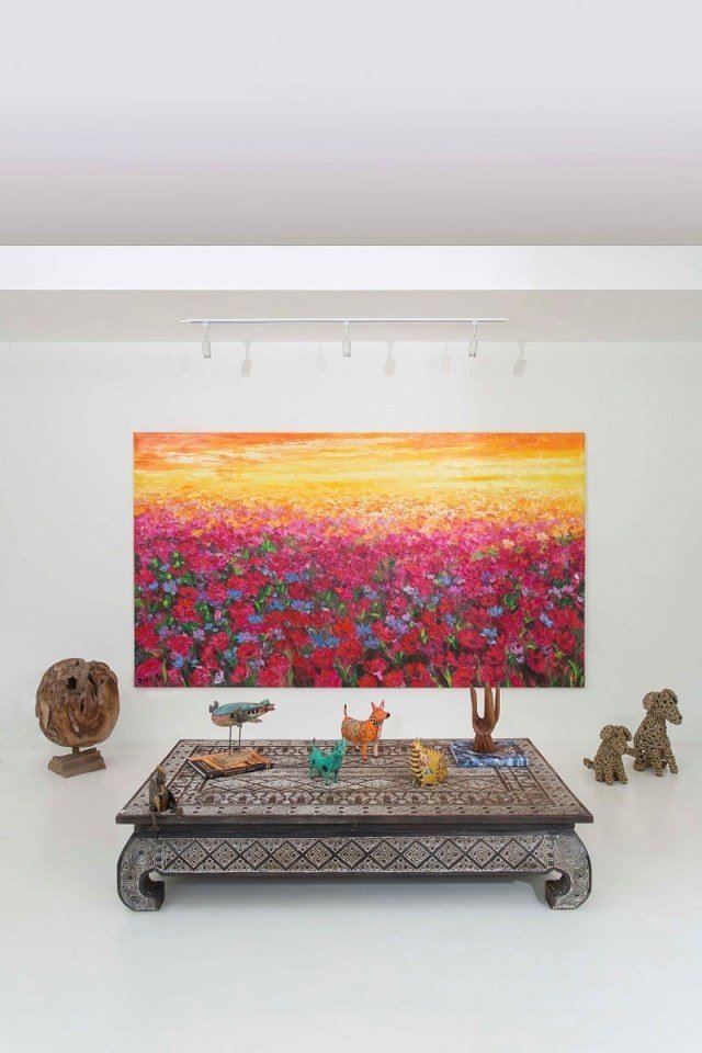 Majitelia milujú zberateľov umenia a kupujú si hodnotné veci Majitelia milujú zberateľov umenia, aby krásne kombinovali hodnotné diela