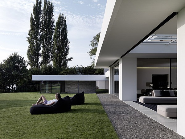 moderná záhrada s dizajnom prímorského domu Záhradná výzdoba v plážovom dome - nový nápad