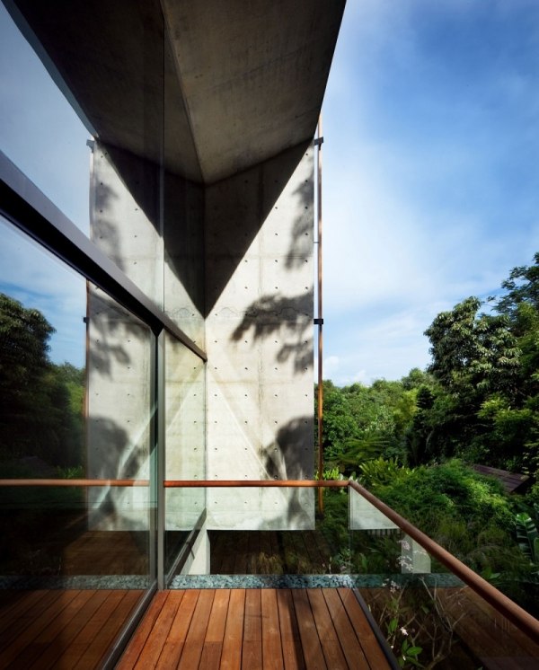 moderný architektonický dom z terasy Nicholasa Burnsa