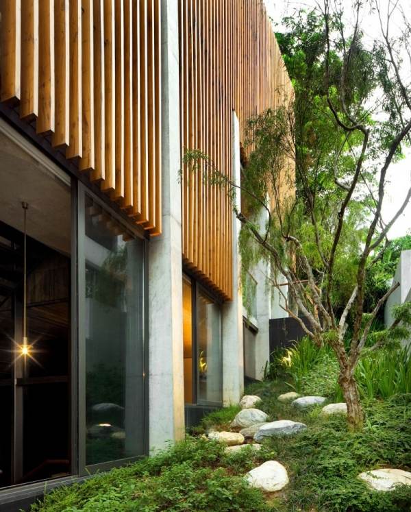 moderný architekt dom od Mikuláša horí drevenú stenu