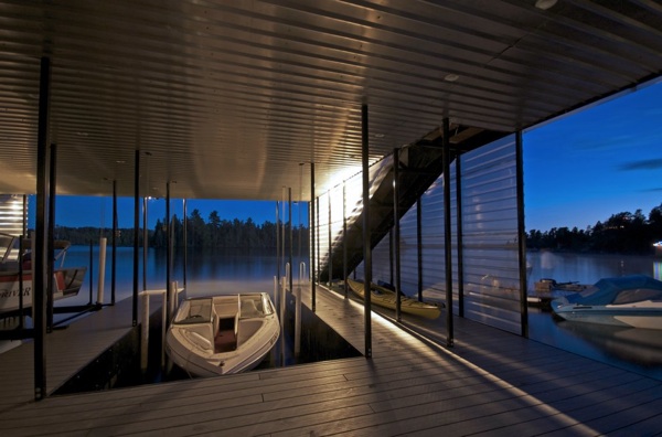 Moderná dokovacia oblasť Moderná dokovacia časť z lodného domu