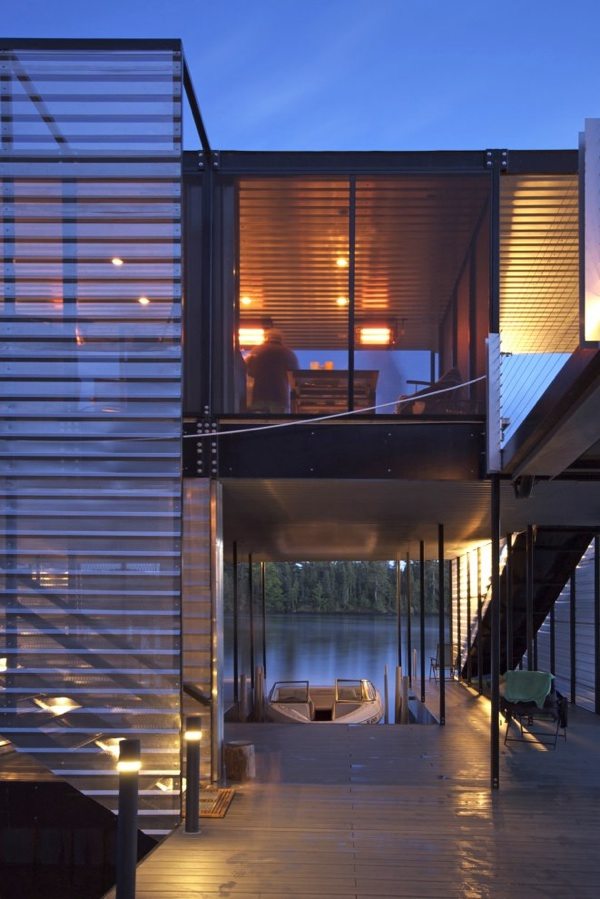 Moderný dizajnový hausbót - 2 poschodia Moderný dizajnový hausbót - dvojpodlažný