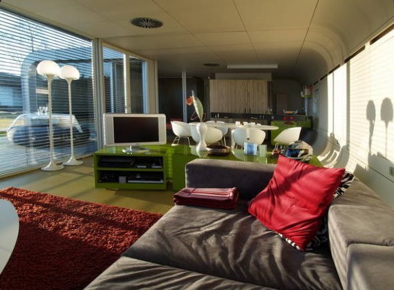 interiérová dekorácia farebný rodinný dom z Nomadhome Nomadhome interiérová dekorácia farebného rodinného domu