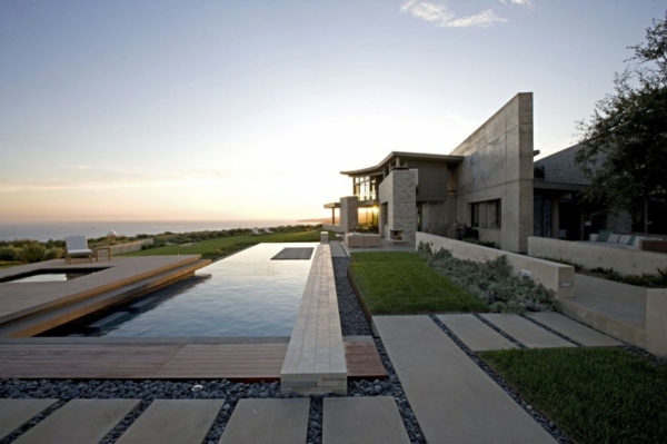 Moderný pobrežný dom postavený na snoch Moderný pobrežný dom postavený na snoch