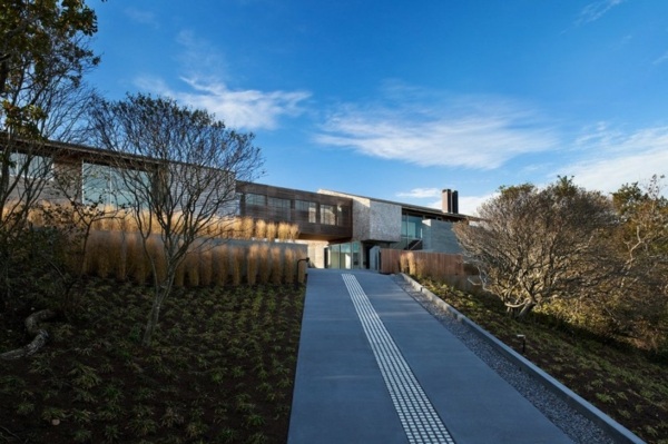 Poloha domu s perfektným výhľadom Pohľad na diaľku z moderného pobrežného domu House Genius Loci