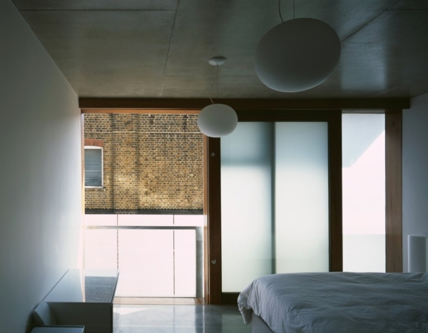 Moderná spálňa v mestskom dome Moderná spálňa v mestskom dome