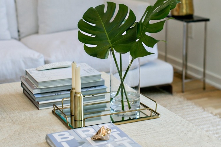 list monstera minimalistická-dekorácia-idea-sklenená váza