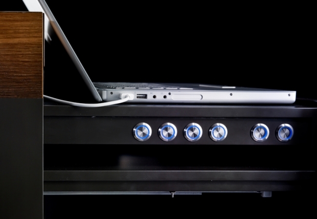 Moderný rečnícky pult pre prenosný výťah