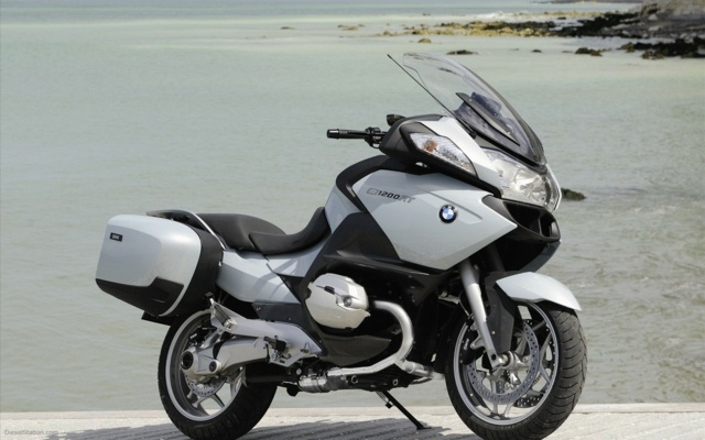 Bočný pohľad na motocykel Výkon motora BMW R 1200 RT Výkon motora BMW R 1200 RT rok 2014