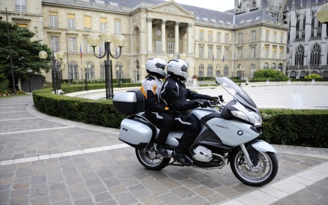 BMW R 1200 RT bočný pohľad na moderné motocykle Bočný pohľad na moderné motocykle nemeckého výrobcu