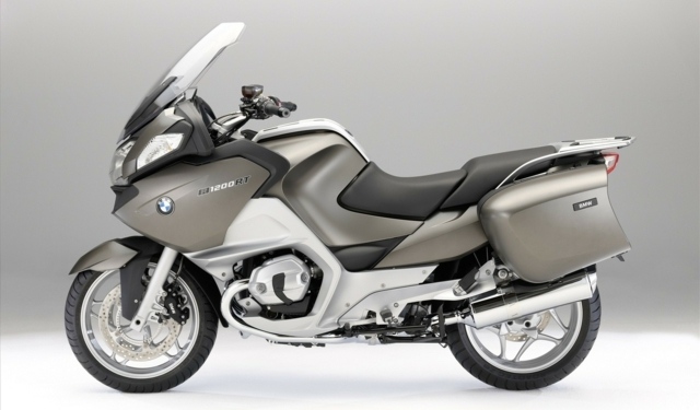 Bočný pohľad na BMW R 1200 RT, sivý Bočný pohľad na BMW Touring Series sivý Tourer