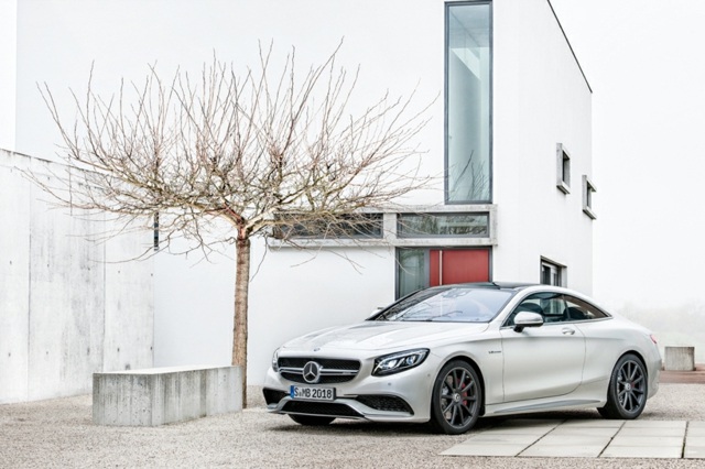 Auto Mercedes Benz S63 AMG Coupe 2015 nové luxusné S63 AMG Coupe Mercedes 2015 auto nové luxusné strieborné predné