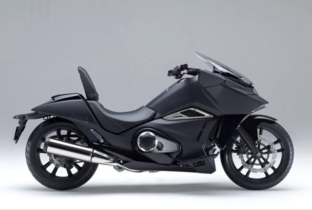 honda nm4 vultus manuálna práca štandardná dvojspojková prevodovka manuálna práca na elektrobicykli honda nm4 vultus dvojspojková prevodovka ABS