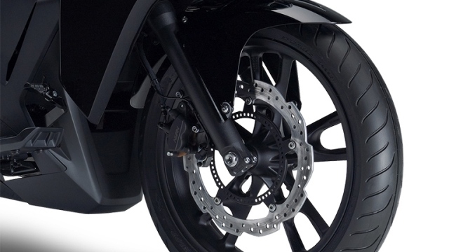 technológia predných kolies honda nový Cruiser NM4 Vultus zmes Lamborghini a Bike Technológia honda predných kolies po vzore nového krížnicového stroja Lamborghini