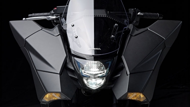 K dispozícii sú predné svetlomety smerových svetiel Honda Bike K dispozícii sú priehradky na svetlomety Honda Bike Led s benzínovým krížnikom