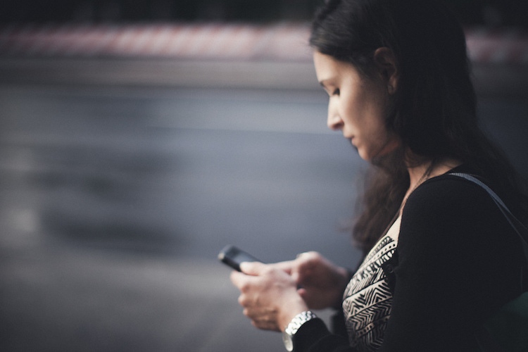 samsung-galaxy-s8-smartphone-žena-mobilný používateľ