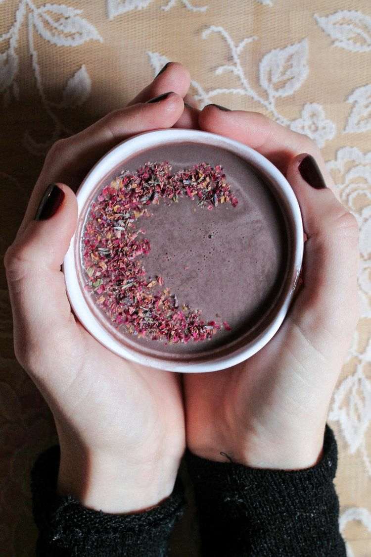 ajurverda adaptogen ashwagandha mesačné mlieko višňa levanduľa lupene ruží