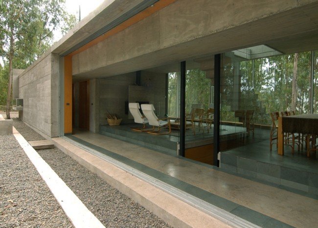 posuvné dvere presklený omnibus dom na svahu od pedro gubbins