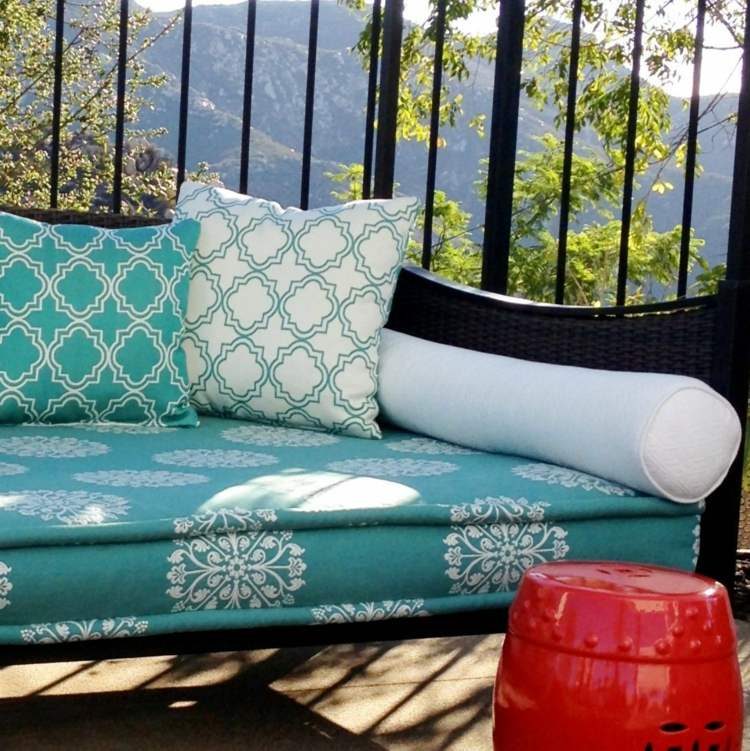 ratanový čierny vankúš na čalúnenie tyrkysová exotická vonkajšia posteľ