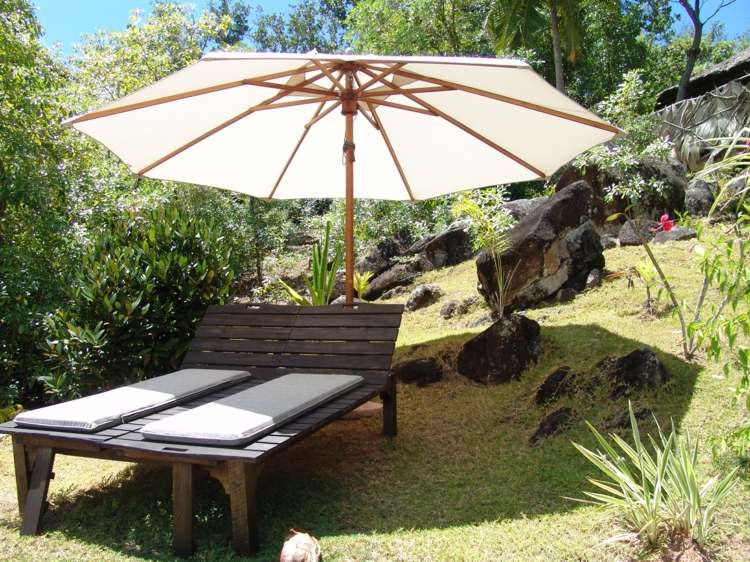 drevo vonkajšia posteľ stavať paleta slnečník lúka opaľovať sa