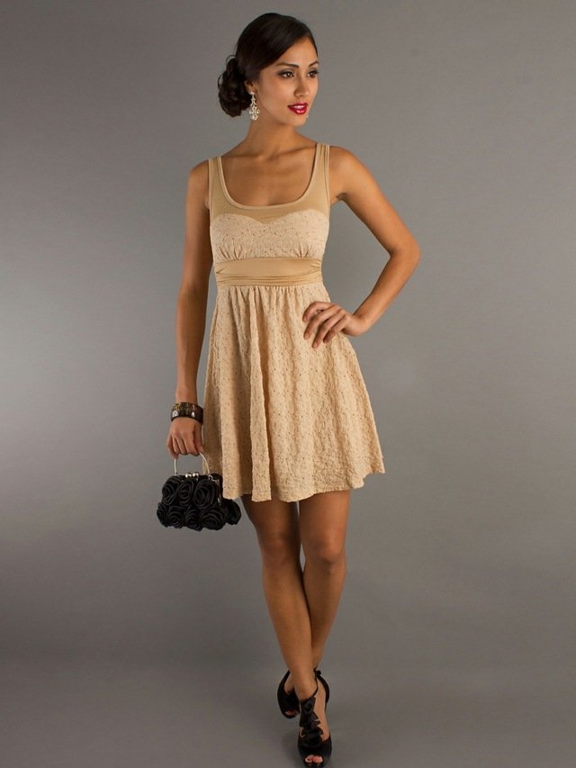 pastelová farba pleti krátka háčkovaná čipka