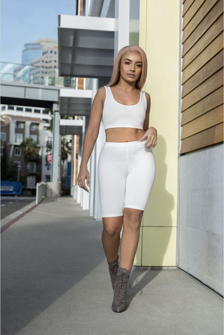 Priliehavé bermudské legíny alebo bermudské cyklistické šortky postavu zvýrazňujú