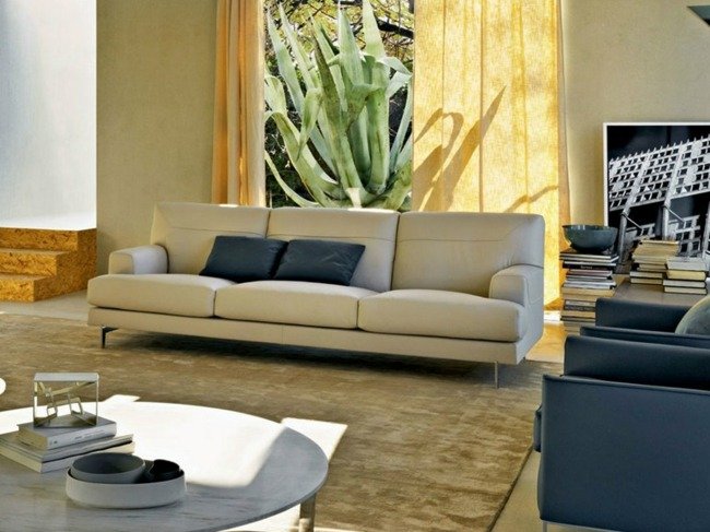 Trojmiestny sedací dom z béžovej kože interiér domácej sedačky z béžovej kože