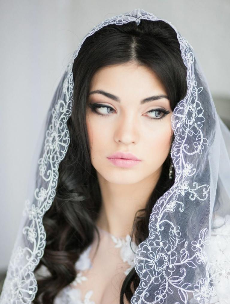 nevesta makeup indický štýl modré oči závoj romantický