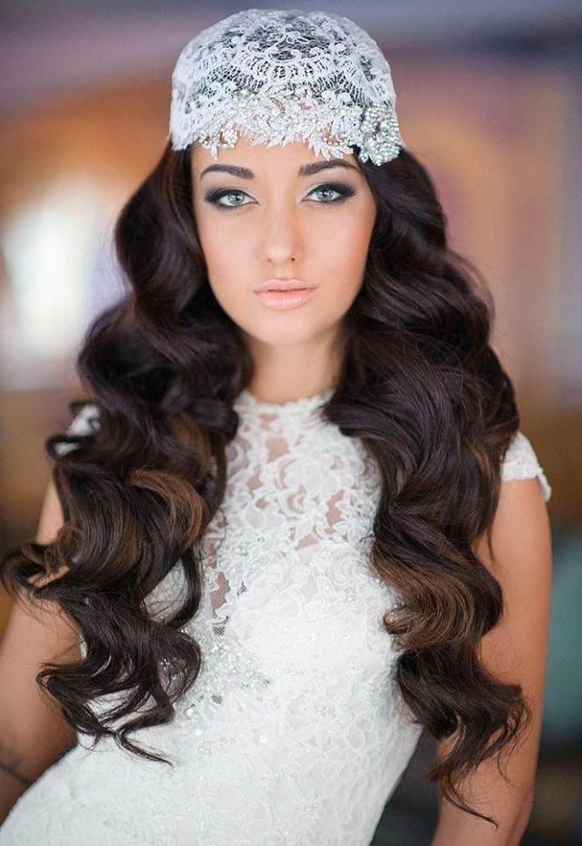 Svadobné módne trendy-čelenky-čipky-výšivky očné tiene sivé tóny-mihalnice