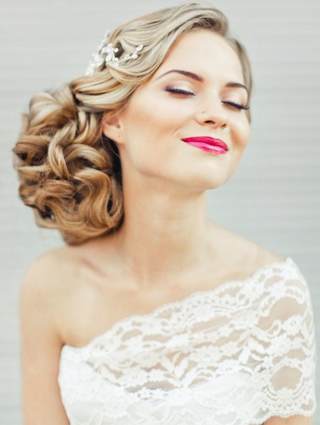 Lesklá riasenka v ružovo-ružovom svadobnom líčení umelá riasenka