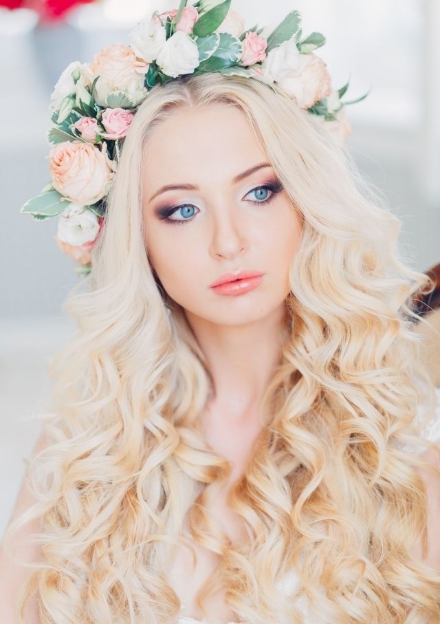 jemné očné linky-lesklé-červenkasté-očné tiene-jemné-rúž-ružovo-lesklé