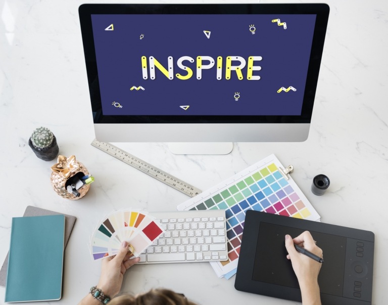 Vyberte nápisy do fotoalbumu a vyberte farebnú schému obalu