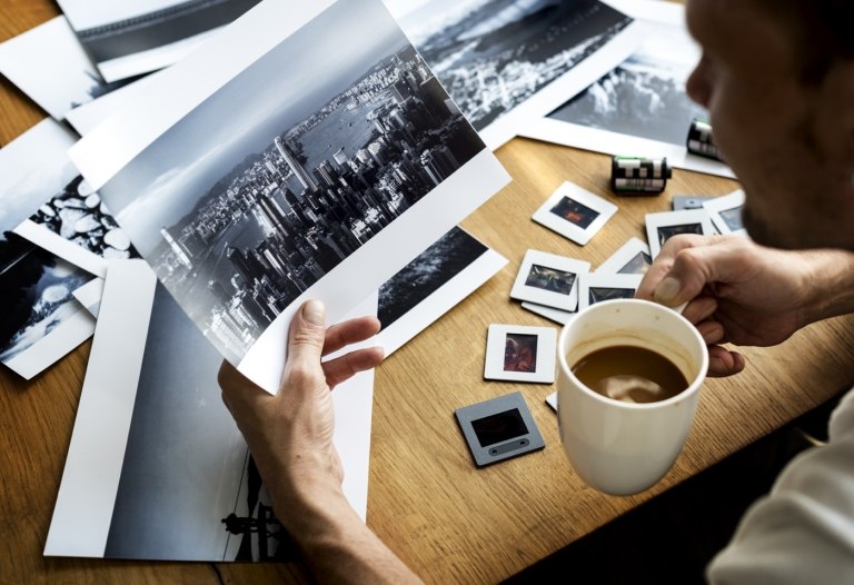Navrhnite fotoknihu krok za krokom a urobte sami kreatívny darček ku Dňu otcov