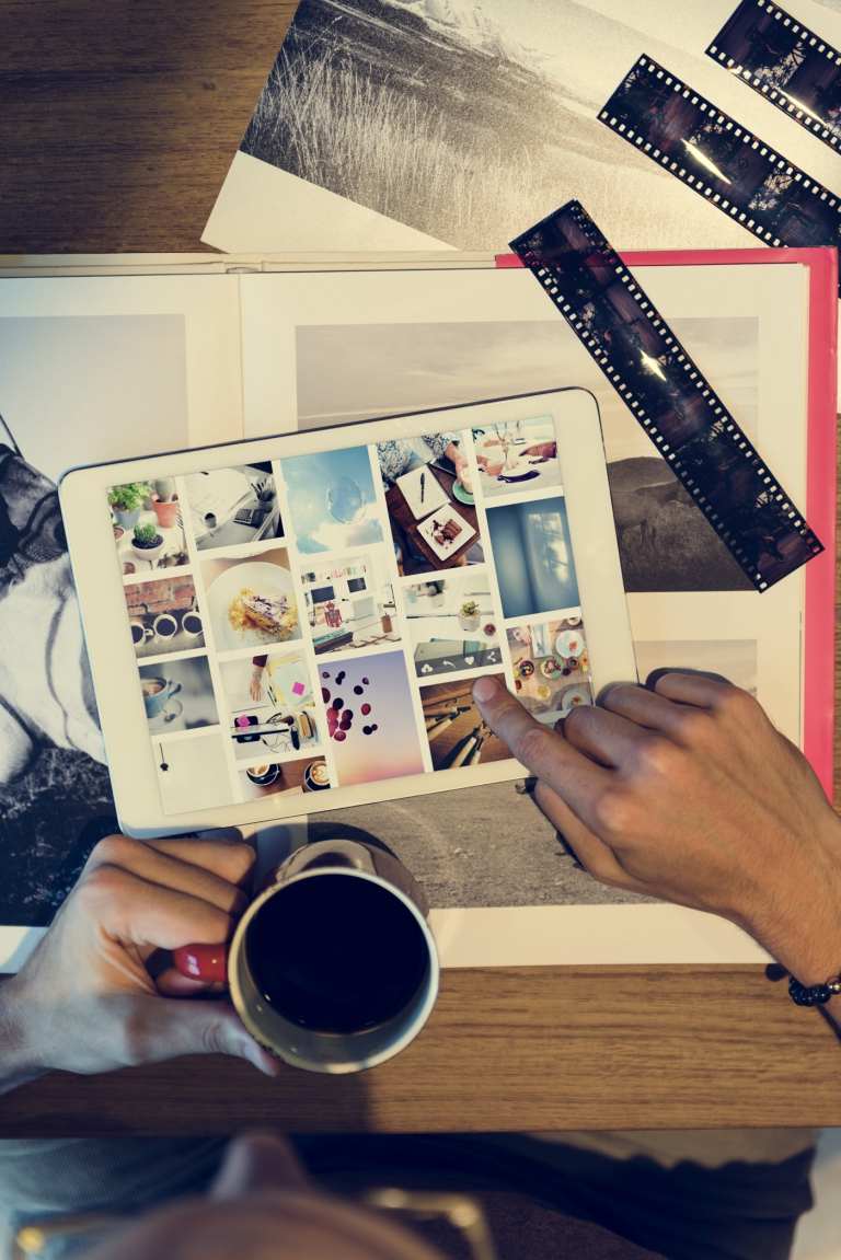 Zorganizujte kreatívny nápad na darček k narodeninám priateľa a vytvorte si fotoknihu