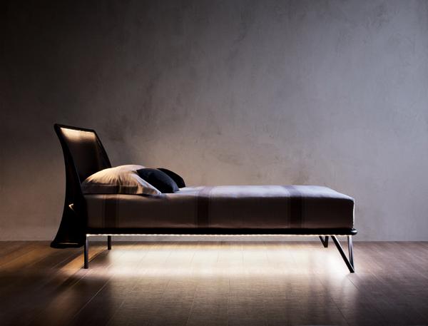 posteľ spálňa čelo postele integrované osvetlenie kovový rám pravé lôžko spálňové čelo integrované osvetlenie kovové